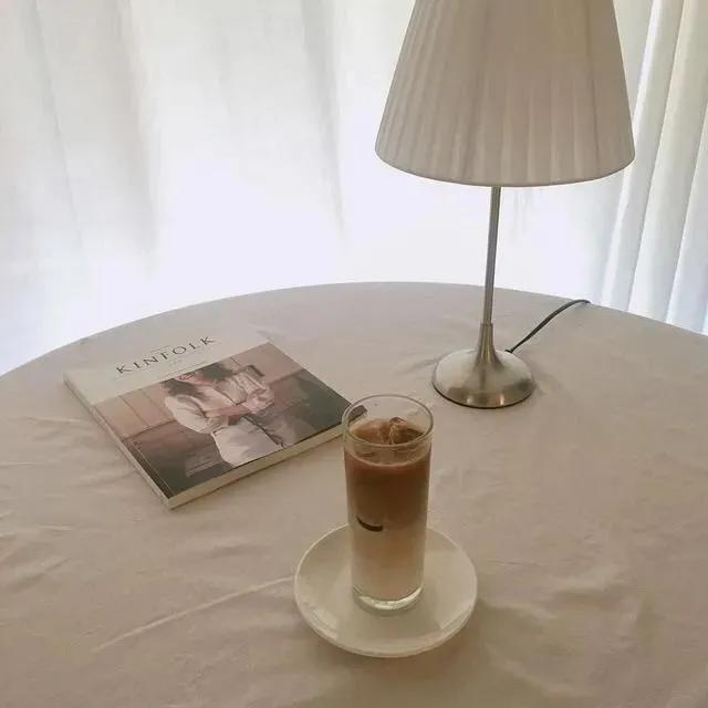 浅色系ins风背景图,浅色系壁纸ins高级质感真人