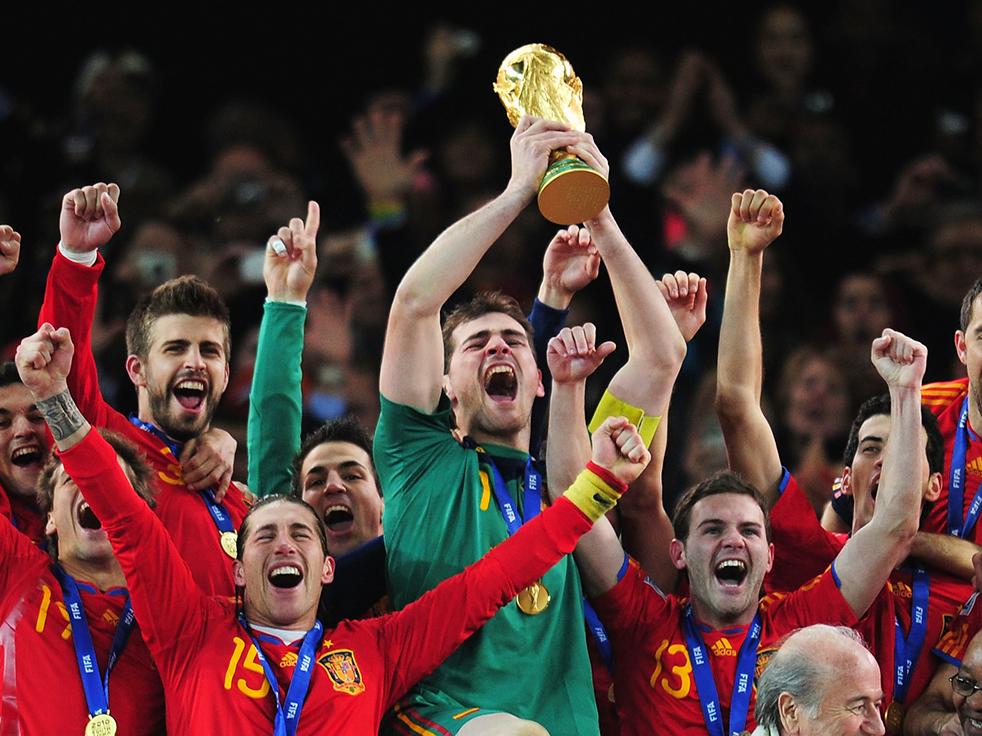 阻挡死神！39岁传奇门神退役真正原因揭晓：C罗梅西送上祝福