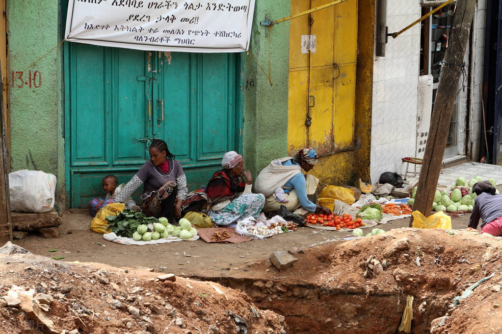 赛场上乒乓成绩倒数第一，连球都发不过去，却赢得了中国人的掌声