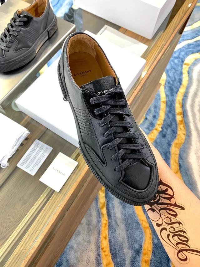 纪梵希的道歉声明,纪梵希白色休闲鞋