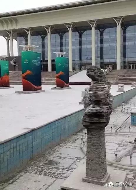 雪就这样悄无声息,开始期待冬天的嘉峪关了