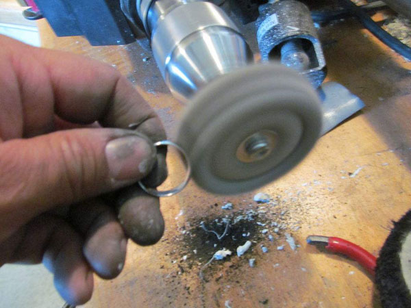 怎样可以避免戒指掉色,变色戒指不变色了怎么办