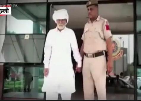 印度24岁男子为赴美扮成老人,小伙伪装70多岁老人