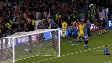 绝活!英格兰鬼来之笔萨卡背大锅!因莫比莱丢大人博努奇致敬C罗