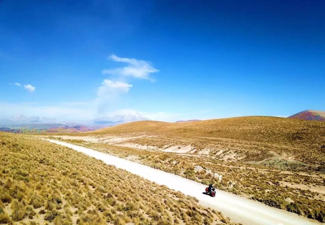 他骑行27个国家,他7年环游中国18万公里绕赤道4圈