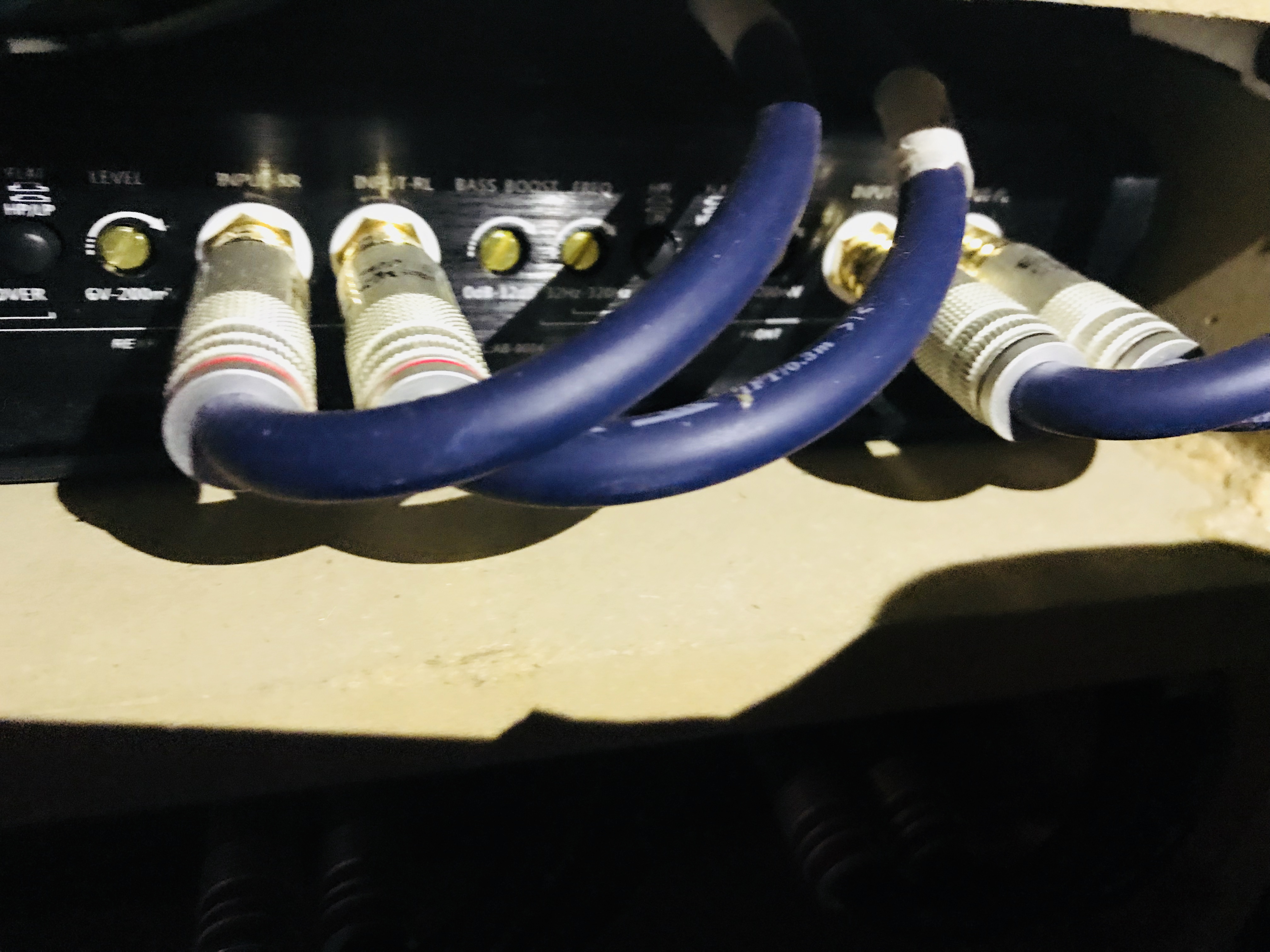 音皇丰田皇冠汽车音响改装桃木功放,视觉听觉双重享受