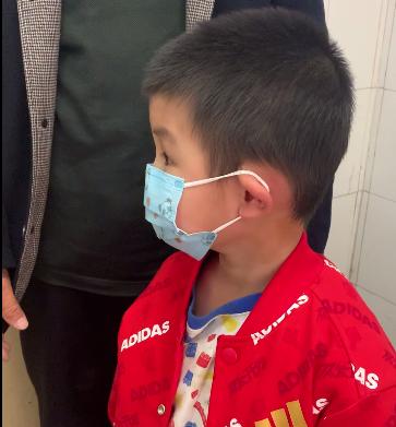 小孩衣服缝按扣方法,孩子脱裤子导致了胯关节脱位