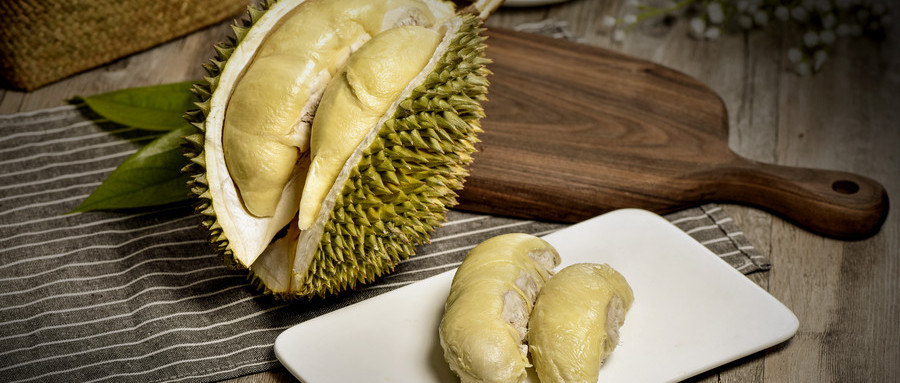 女人月经量少吃什么食物调理,女性月经量少吃什么中成药好