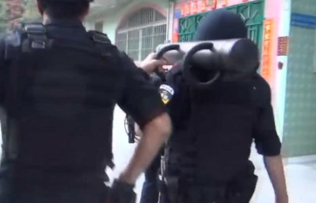 球门锁打不开怎么办,门打不开了怎么打