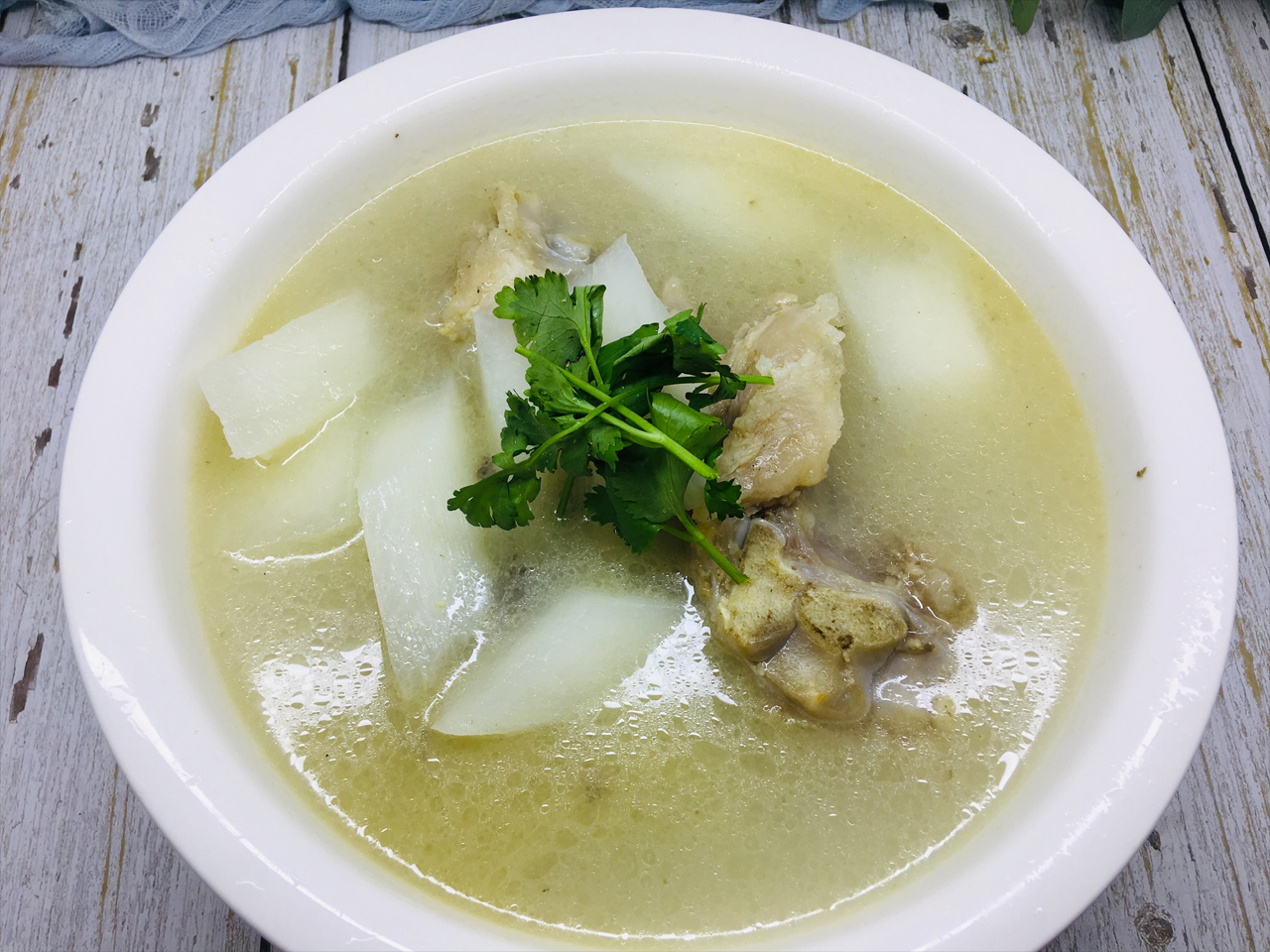 炖牛骨汤用不用焯一下水,炖牛骨怎么炖肉不离骨