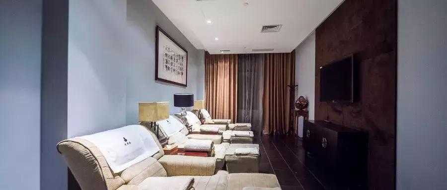 买430套房如今欠债13亿靠众筹治病,他曾身价过亿因版权问题