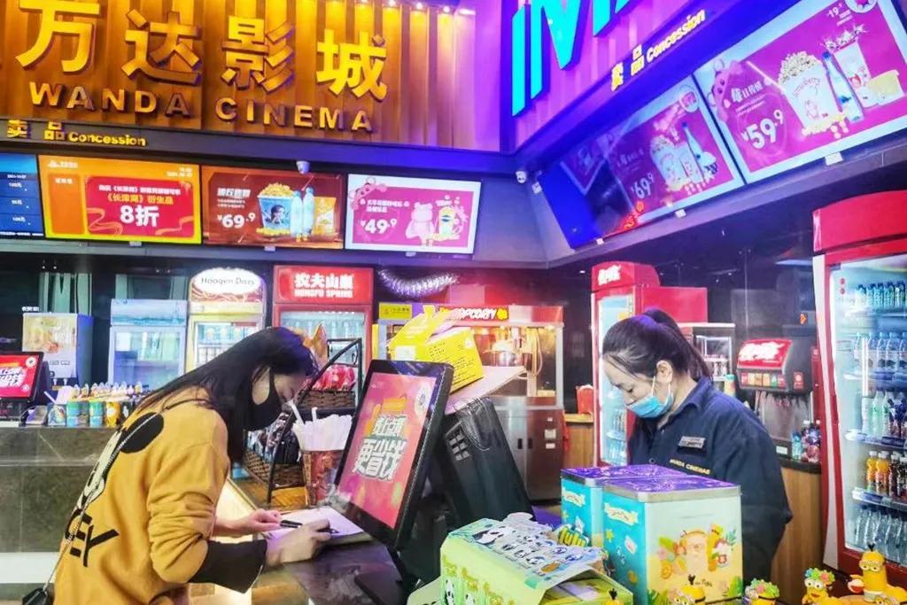 疫情防控暖心执勤,坚守疫情防控点节日慰问暖人心