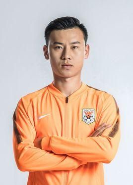 后卫李松益成为鲁能租借转会第一人，希望归来时仍是少年！