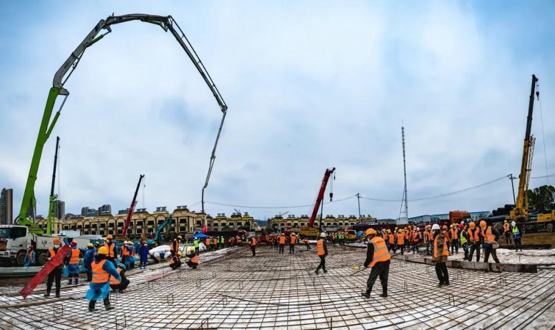 用镜头将瞬间定格永恒,镜头定格感动影像凝聚力量