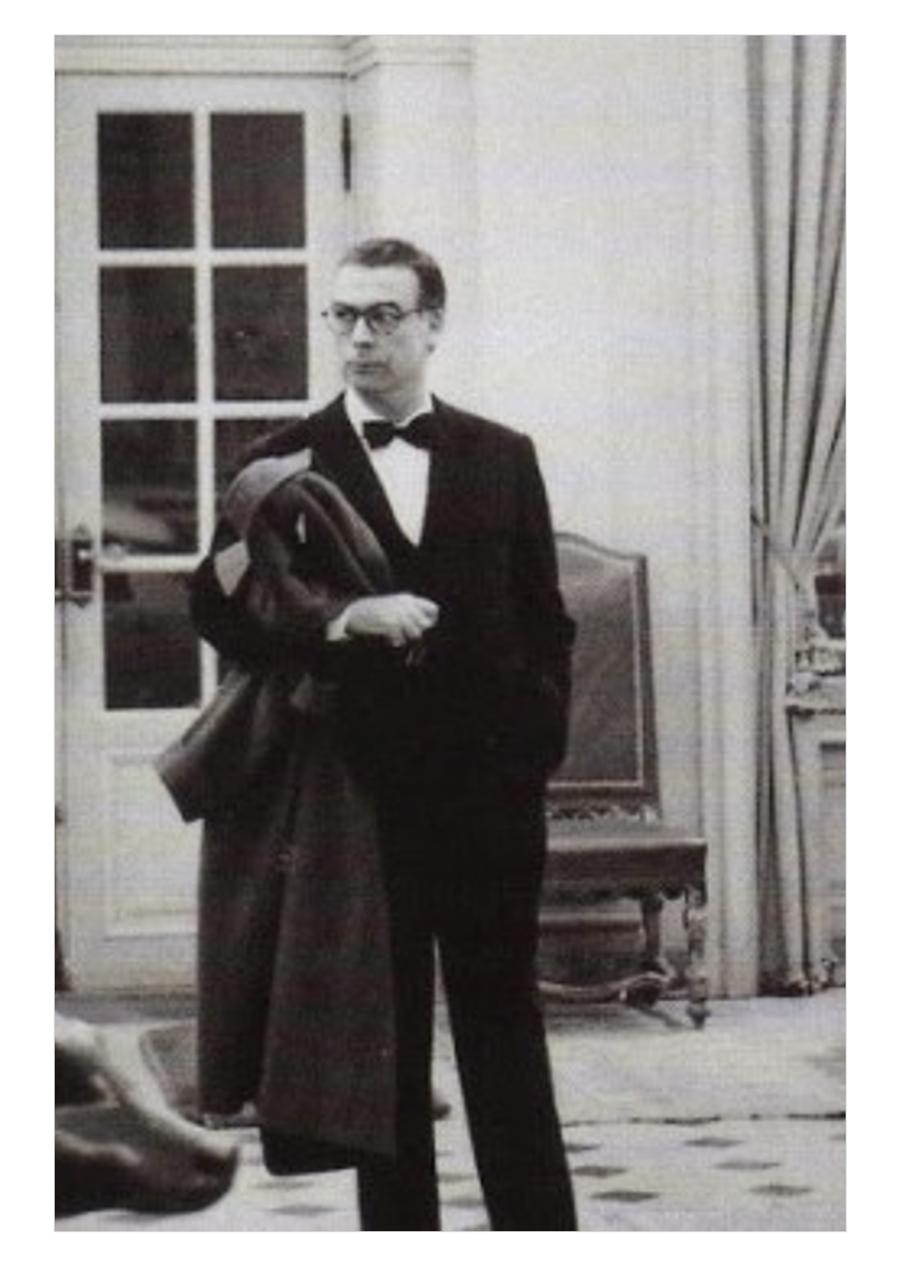 穿上他设计的衣服，你的驼背小肚子全没了，变身气质仙女