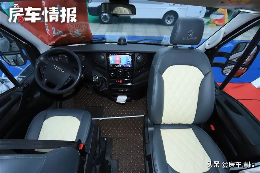 升降大床房车,可升降空间房车