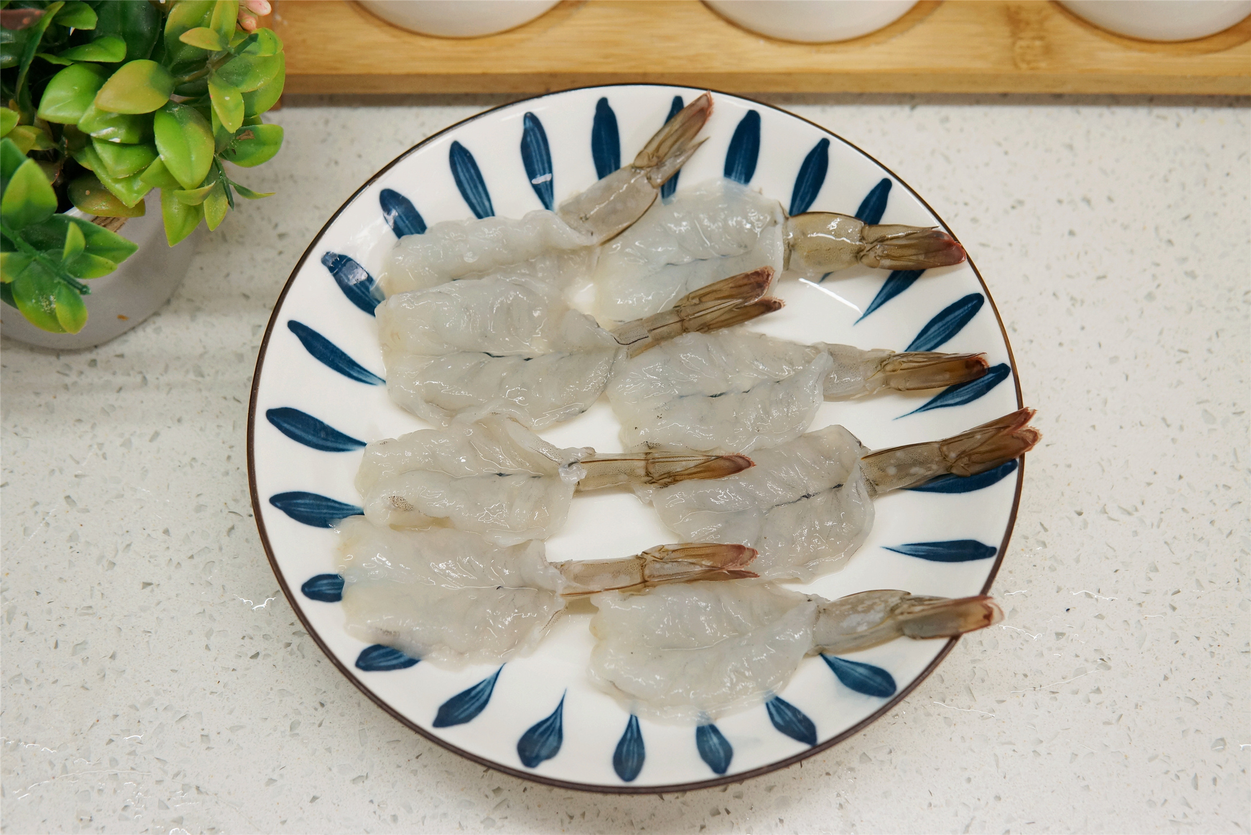 大虾白灼虾头油炸咋做,水煮大虾怎么做最好吃不用油炸