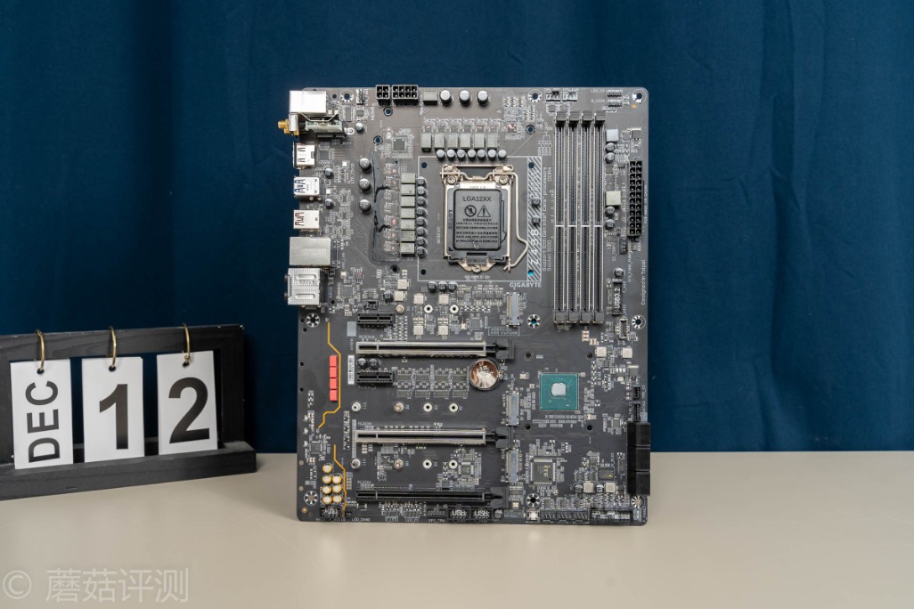 技嘉z490aorusproax主板多大,技嘉z490aorusproax是超级雕吗