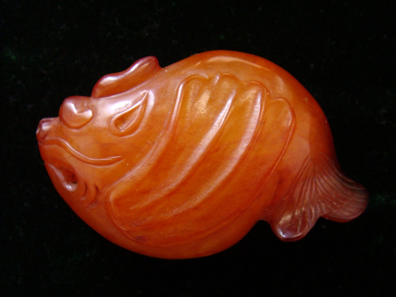 鸡血石与田黄石的结合,硬田黄石与田黄石