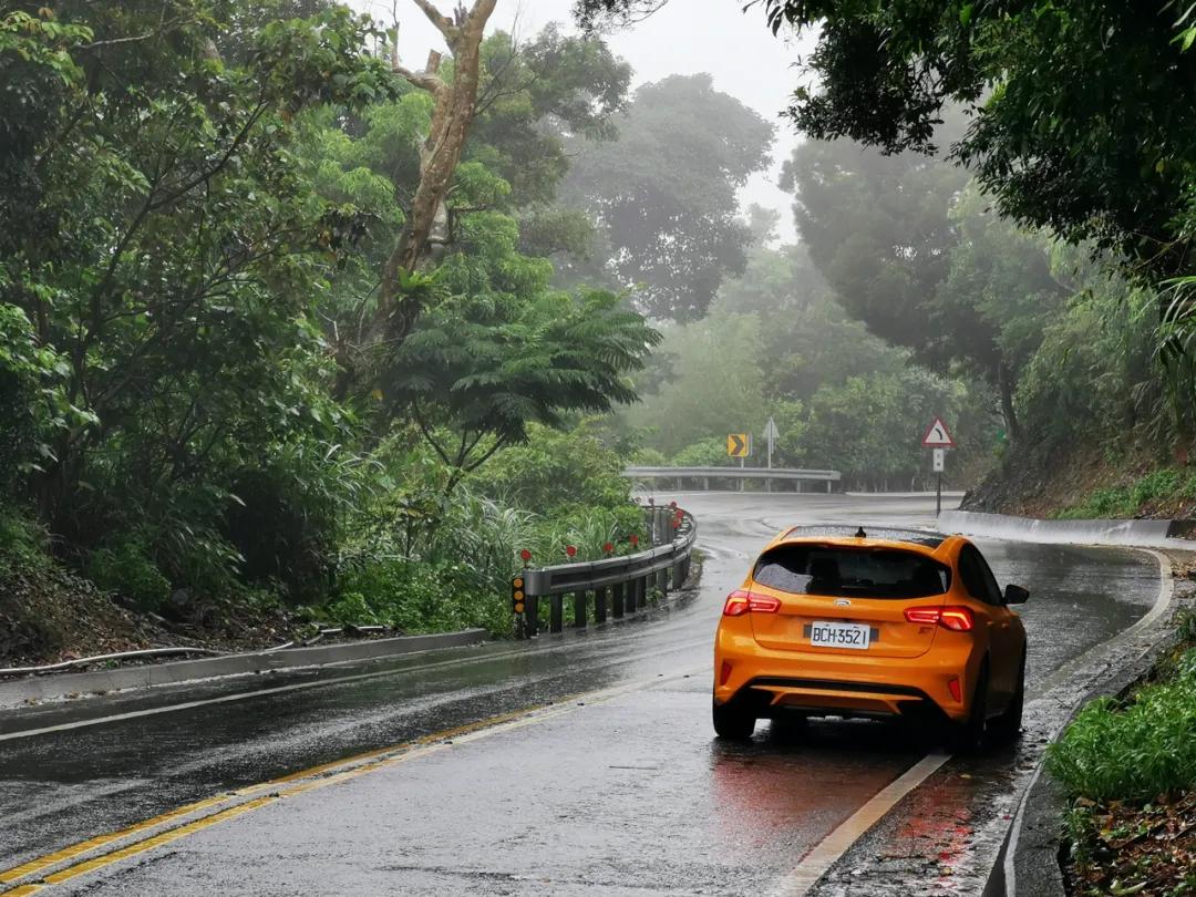 福克斯stline两厢钢炮,福克斯stline试驾2021是8at吗