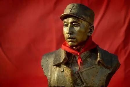 左权女儿彭总养女，以优异成绩考入哈军工，政审没通过，陈赓怒了