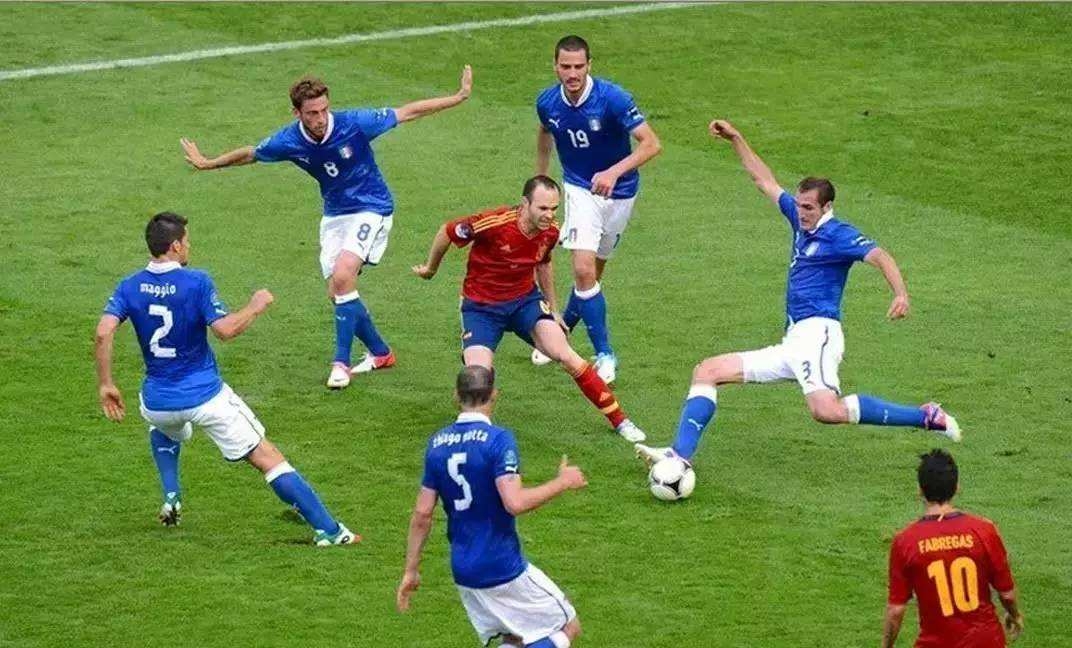 足球中场集锦伊涅斯塔,球星伊涅斯塔油炸丸子