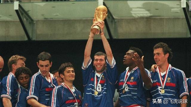 齐达内走过大力神杯的背影黄健翔,传奇生涯141齐达内