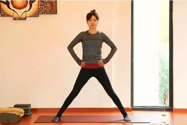 产后耻骨疼用什么瑜伽体式,产后半年修复瑜伽体式