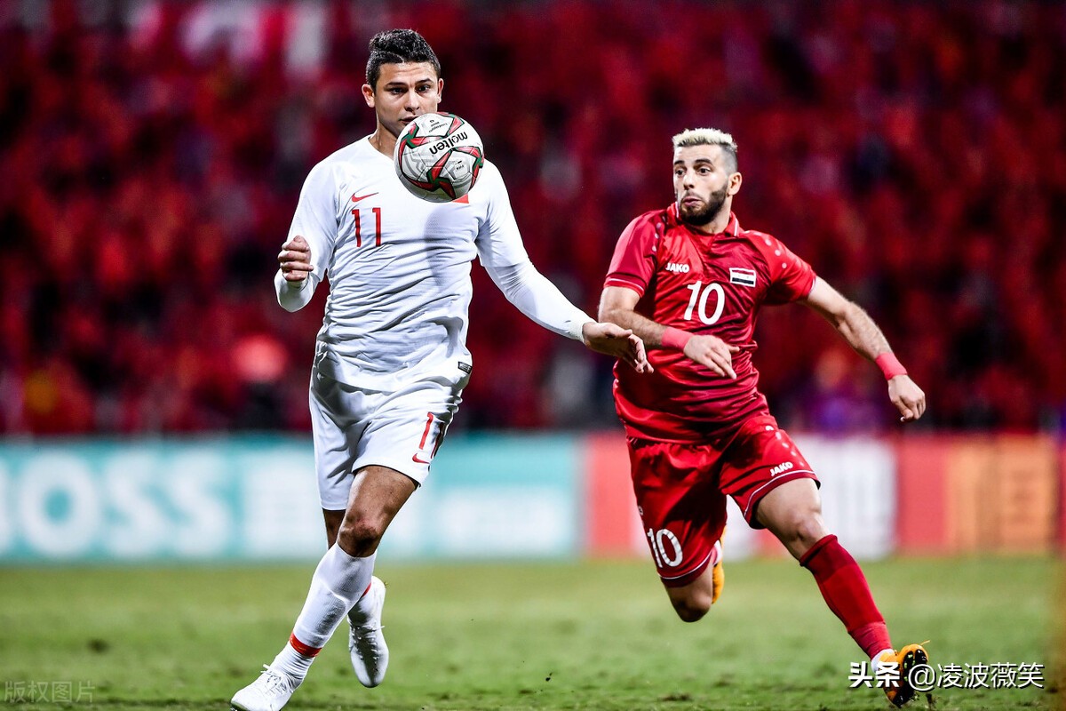 国足沙迦场地首训：蒋光太吴曦汗涔涔，王大雷腰部不适缺席