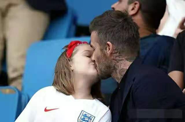 明星育儿经：乐嘉送灵儿去少林寺，张亮说不能直接亲吻女儿