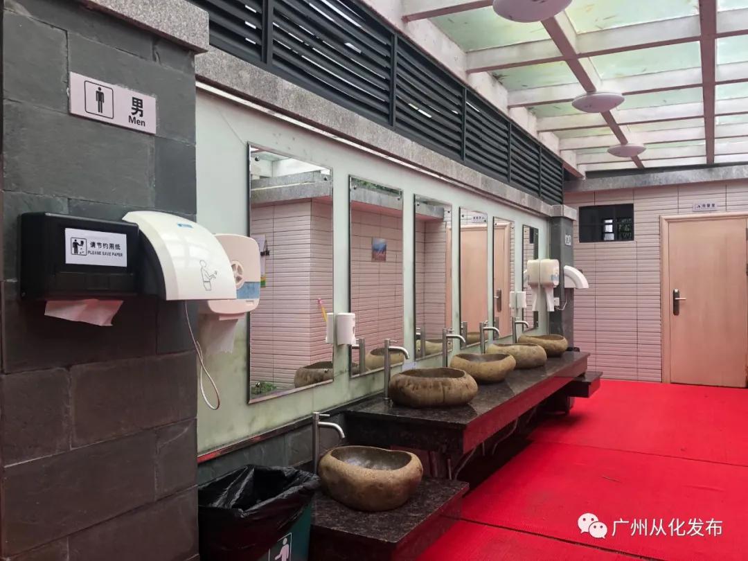 群众利益无小事公厕改造暖人心,改好小厕所改善大民生