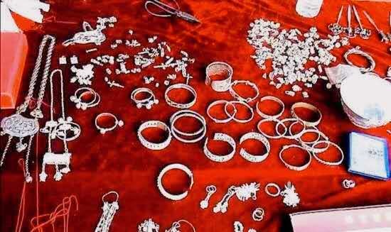 喜欢银饰送什么礼品,喜欢银饰的少数民族