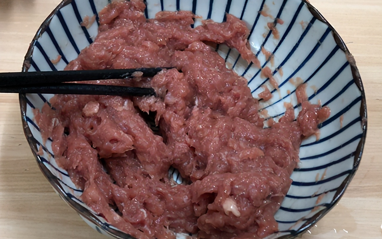 手把手教你包馄饨一学就会,从面粉开始包饺子的全过程