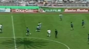 足球“上帝之手”：草根阶层公认史上第一球王，超脱体育政治领袖