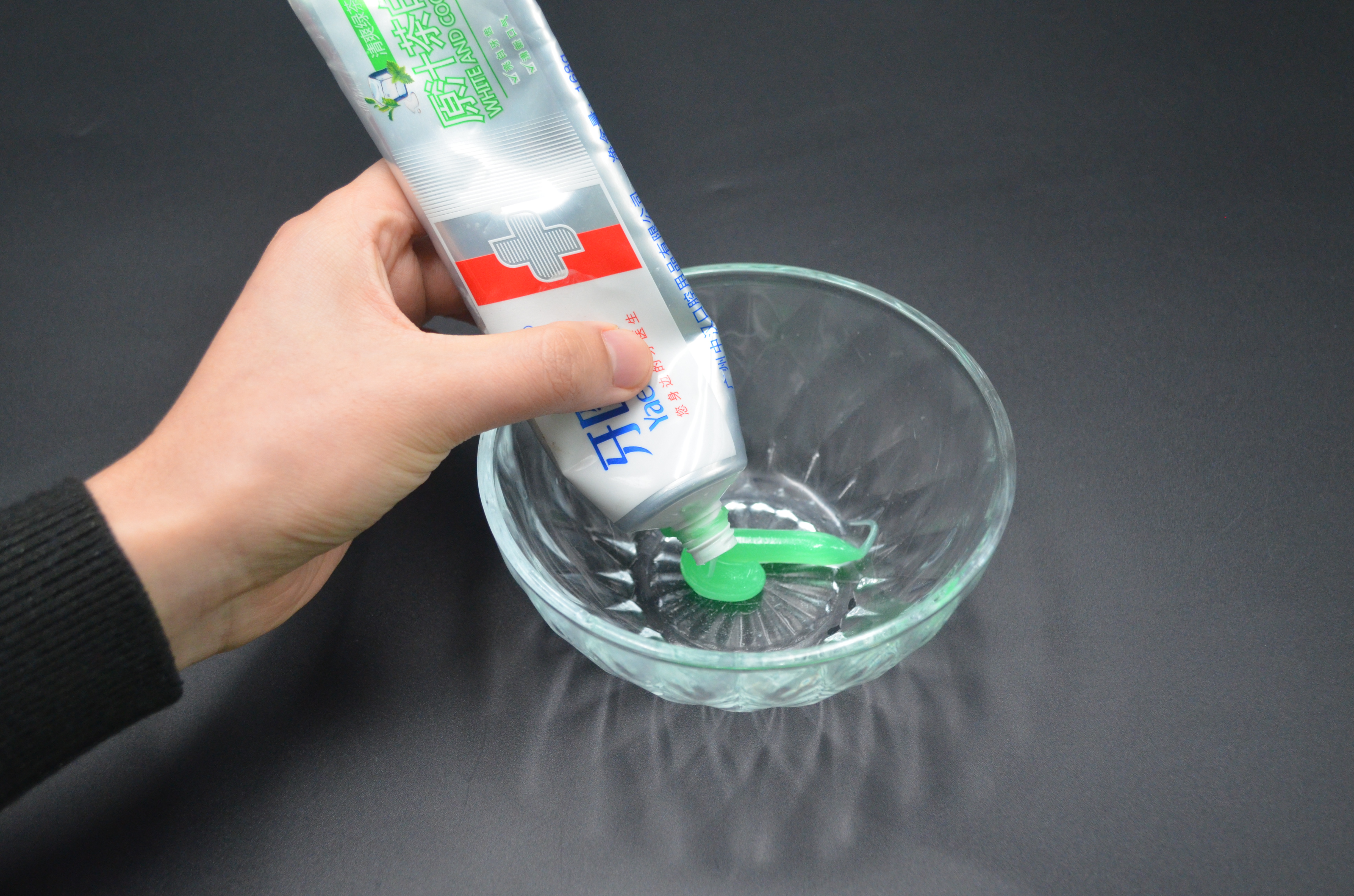 过年玻璃怎么擦干净,过年怎么擦家里的玻璃