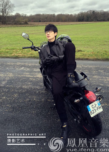 许嵩：“弃医从文”的音乐才子