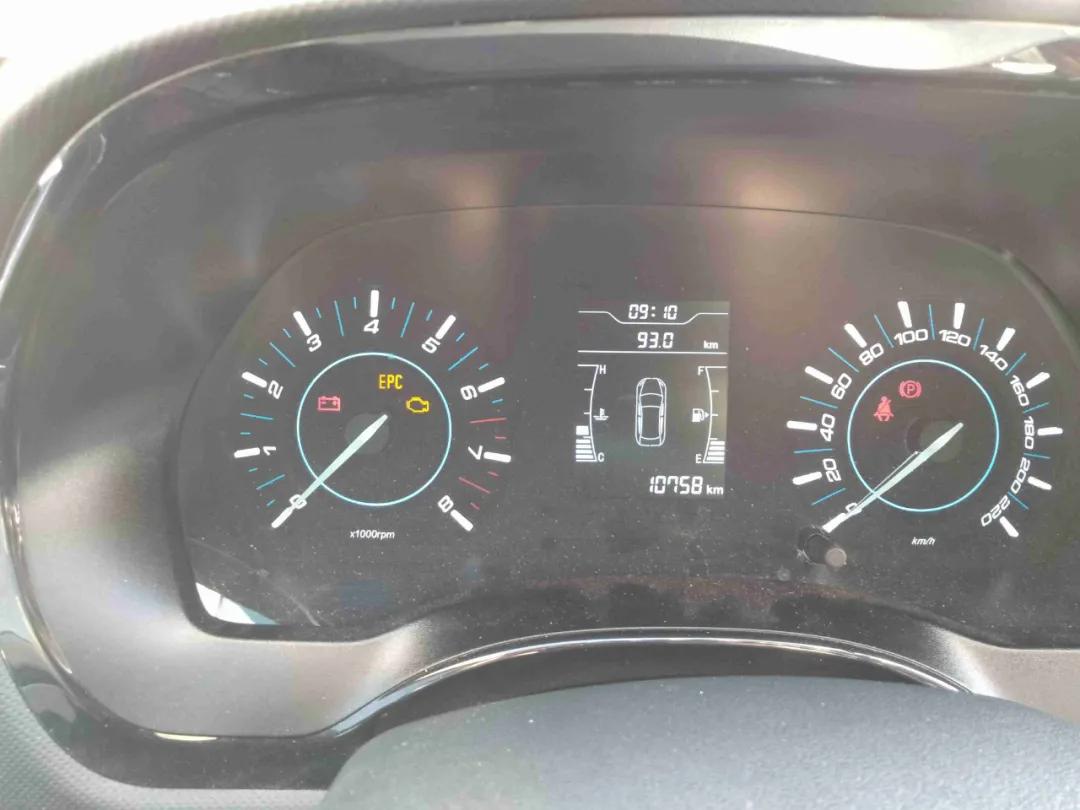 发动机机油盖打开有气排出正常吗,发动机机油盖有乳化现象怎么解决