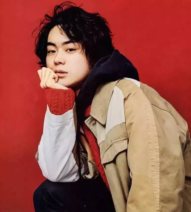 帅哥比赛里混进了一个“女孩子”，还撞脸了有村架纯黑岛结菜？