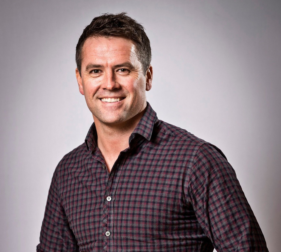 迈克尔欧文拼尽全力,传奇球星迈克尔欧文