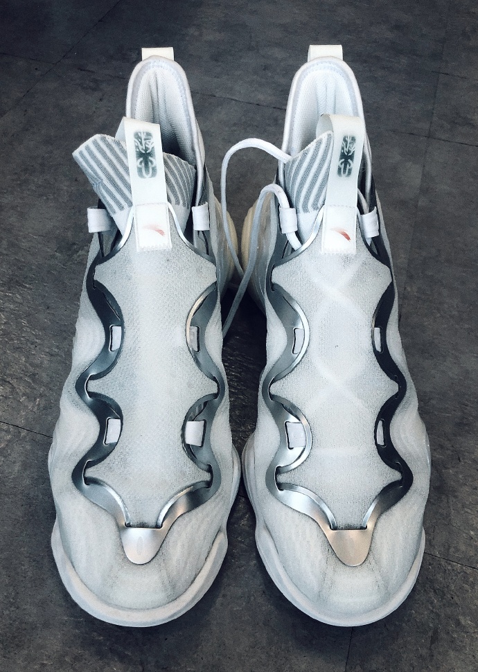 安踏三款时装鞋上市！外形夸张，最高999元，高端款你买账么？