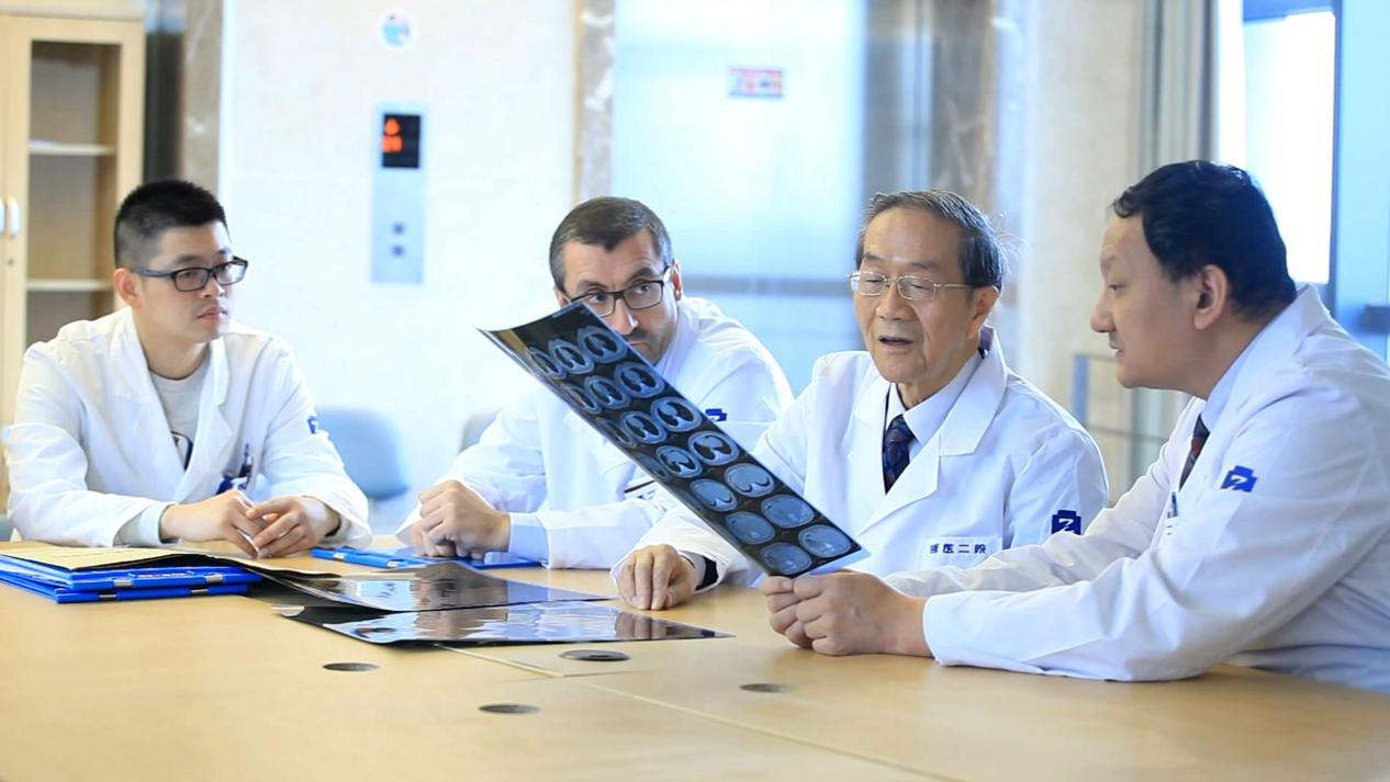 他被称为当今最容易被请上手术台的医生，“彭氏神刀”挽救了无数生命！