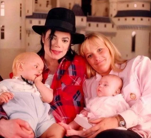 从天之骄女到卑微下跪,迈克尔杰克逊的儿女现状