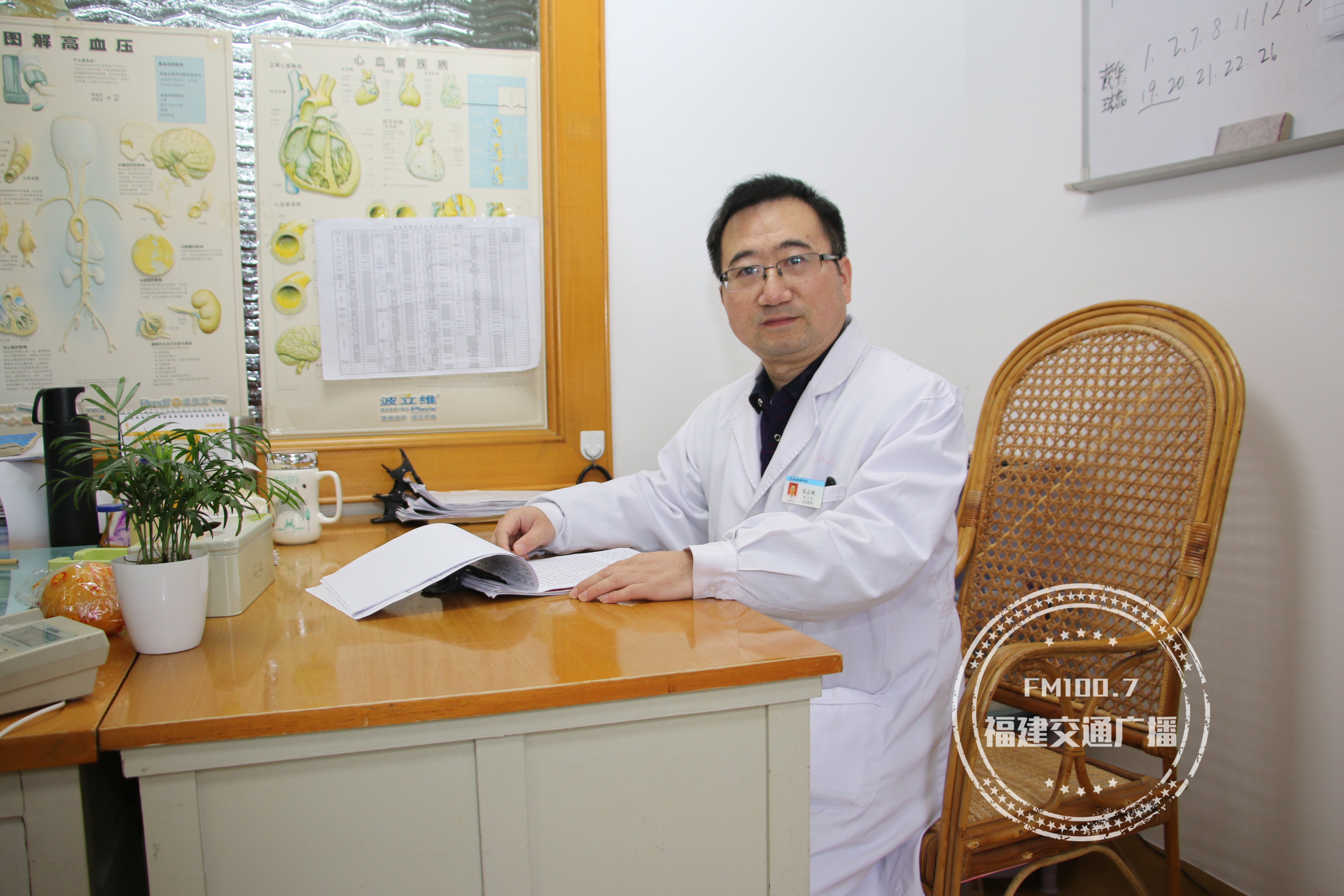 请一定远离木棉絮，福建各地都有，碰了后疼痒难忍，已经很多人中招