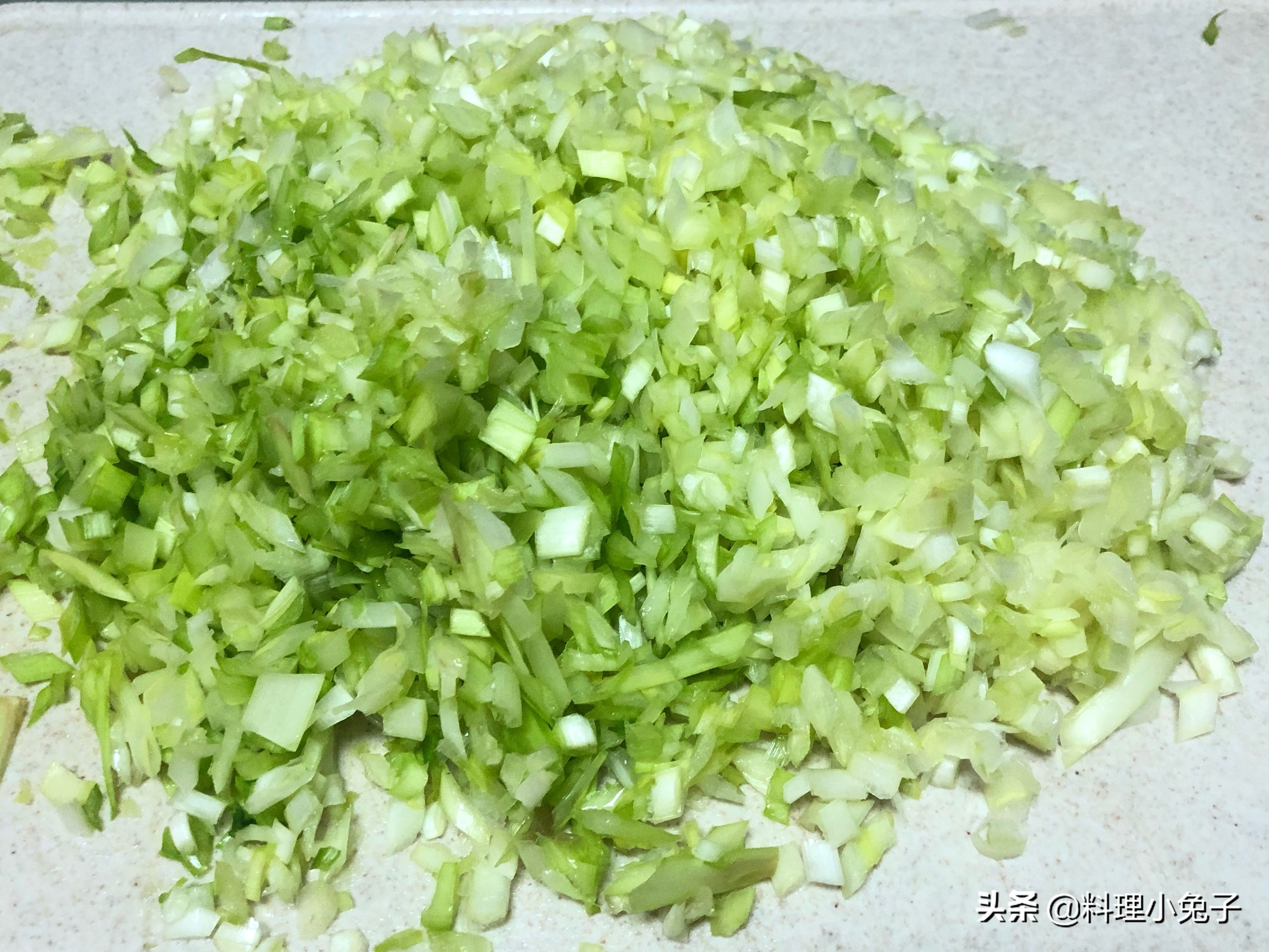 牛肉胡萝卜肉馅饺子怎样调馅,正宗牛肉洋葱馅饼肉馅做法视频