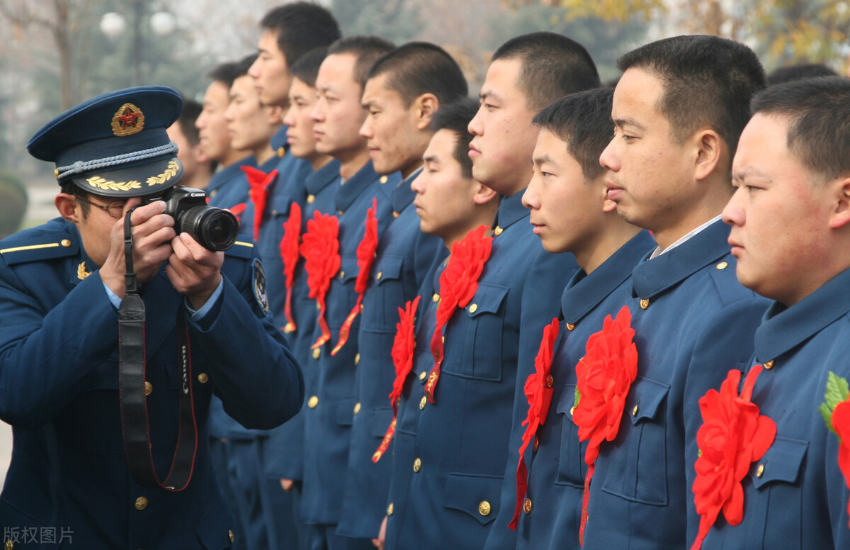 飞行训练时突发事故余旭跳伞失败,飞行员余旭跳伞了为什么没有成功