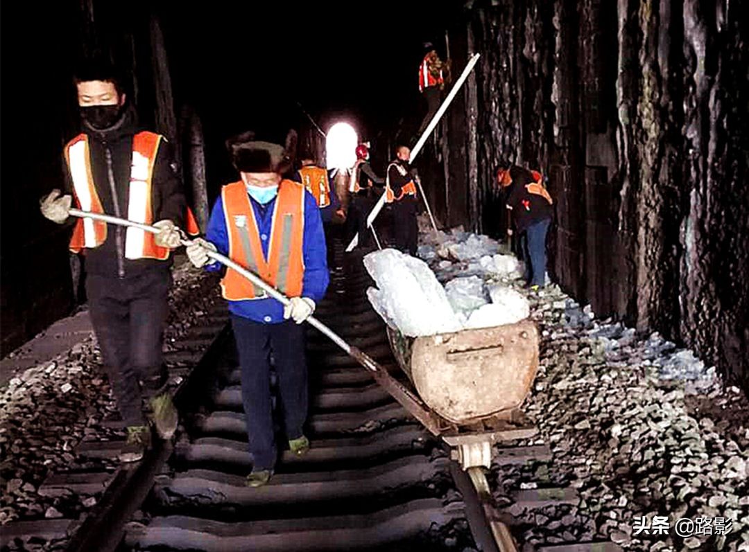 抗击疫情守护平安摄影征稿,战疫情保春运铁路警察在行动