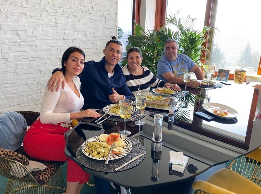 c罗确诊新冠后首次露面,c罗疫情隔离期