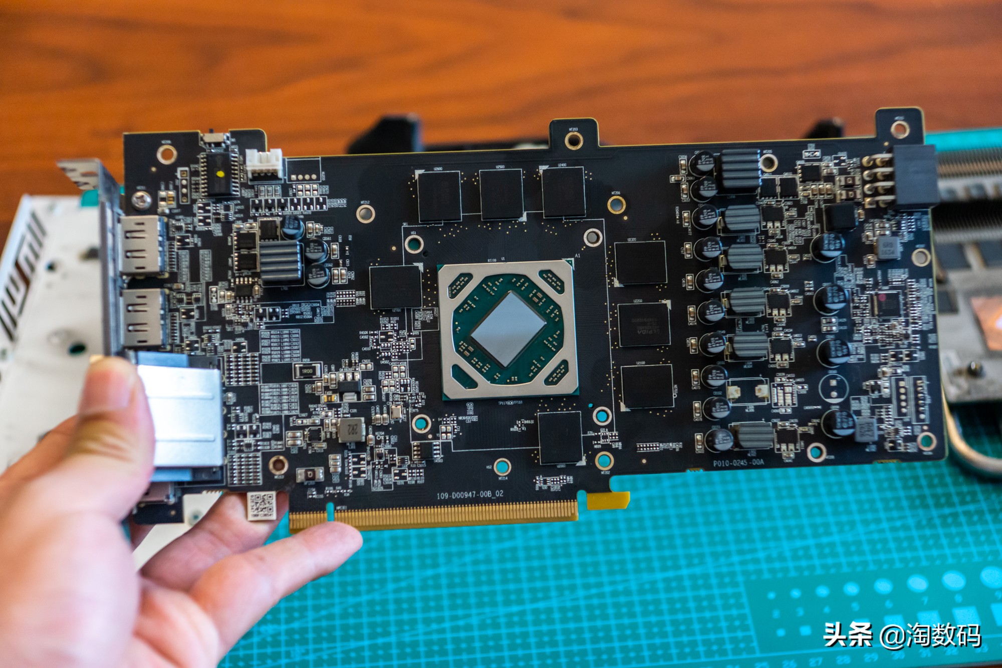 rx580蓝宝石8g超白金吃鸡测试,rx580满血版相当于哪个显卡