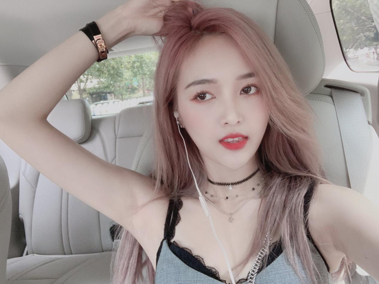 珠宝衣服怎么搭配显档次 (衣服颜色与珠宝搭配技巧)