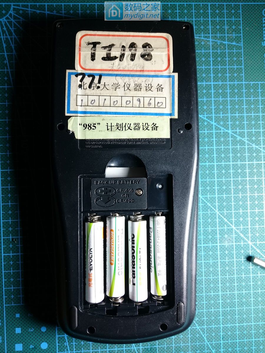 技术大佬秀操作！德州仪器TI-89图形计算器拆机维修及CPU超频